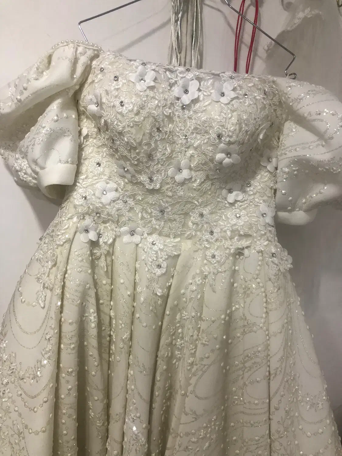 لباس عروس|لباس|سبزوار, قائم|دیوار