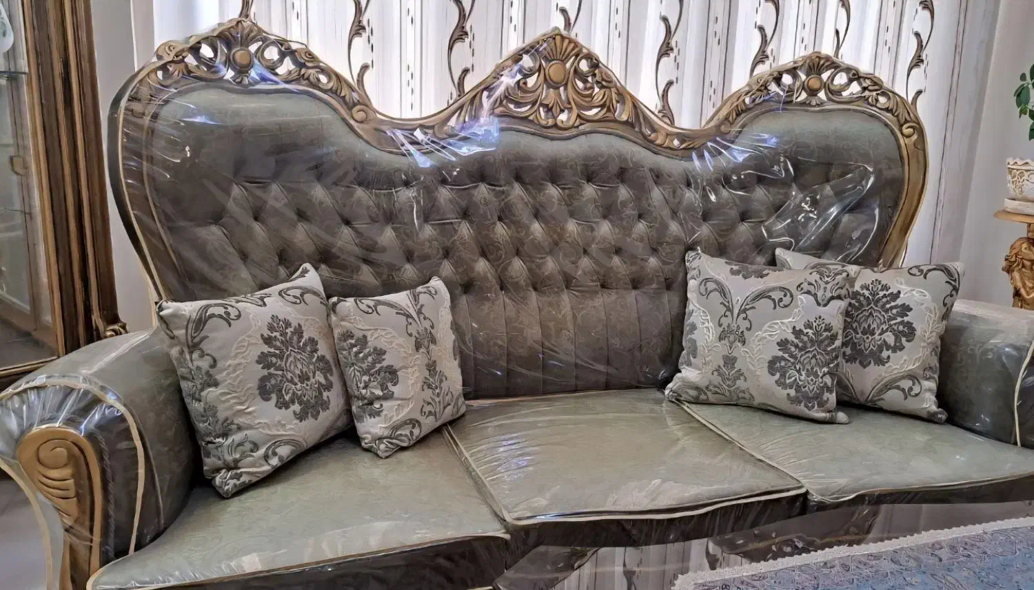 مبل ۹نفره سلطنتی|مبلمان خانگی و میز عسلی|اصفهان, عباسآباد|دیوار