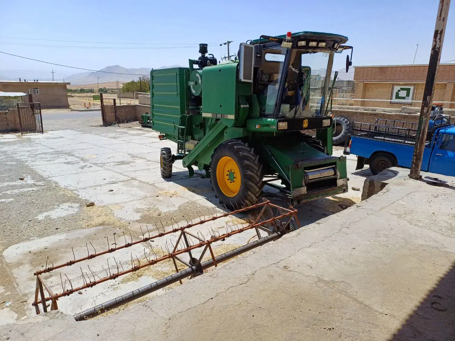 کمباین عتیقه برزیلی|خودرو سنگین|سنقر, |دیوار