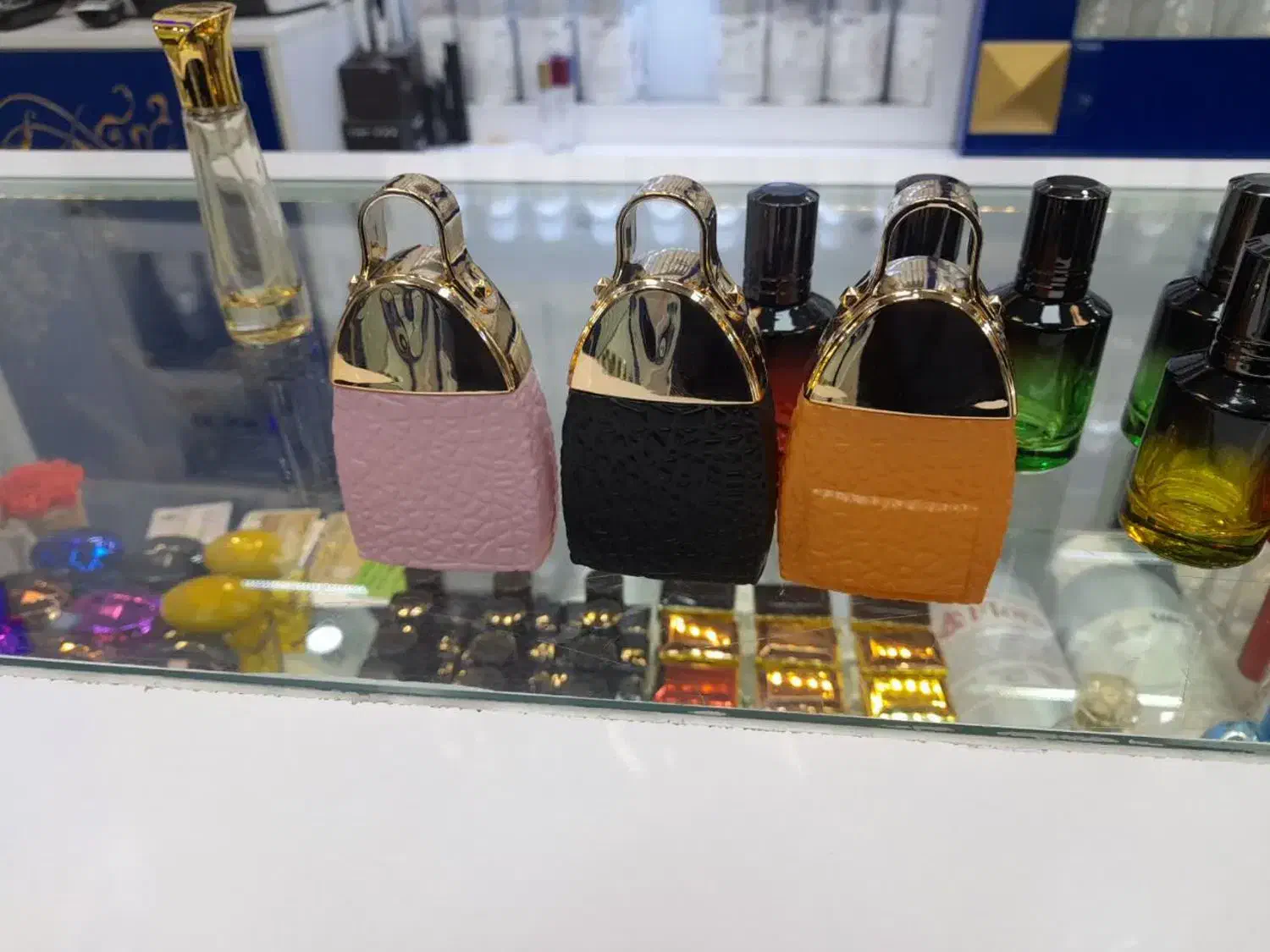 با عطرین شاپ  ،لذت خاص بودن را تجربه کنید|آرایشی، بهداشتی، درمانی|قدس, شهر‌قدس|دیوار