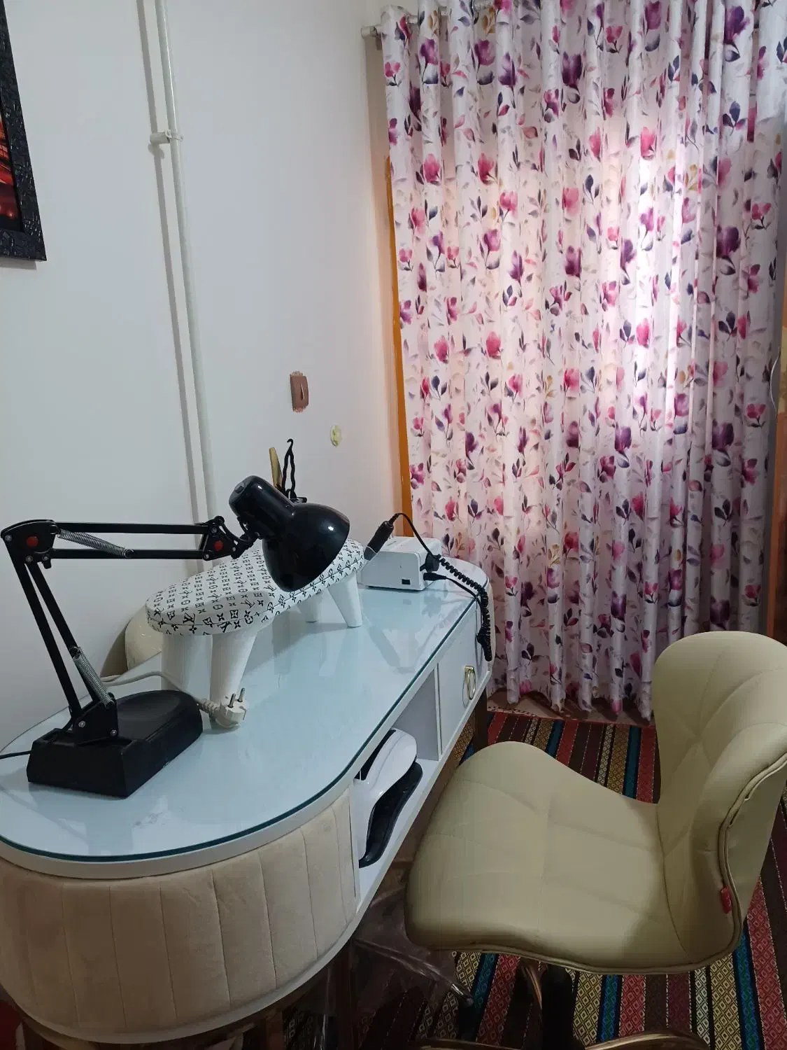 اجاره میز ناخن در منزل|آرایشگاه و سالنهای زیبایی|صومعهسرا, |دیوار