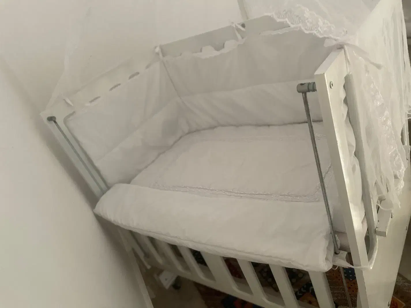 گهواره نوزاد در حد نو|تخت و صندلی بچه|سقز, |دیوار