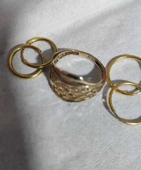 مقداری طلا در حد نو|جواهرات|شهریار, شهریار|دیوار