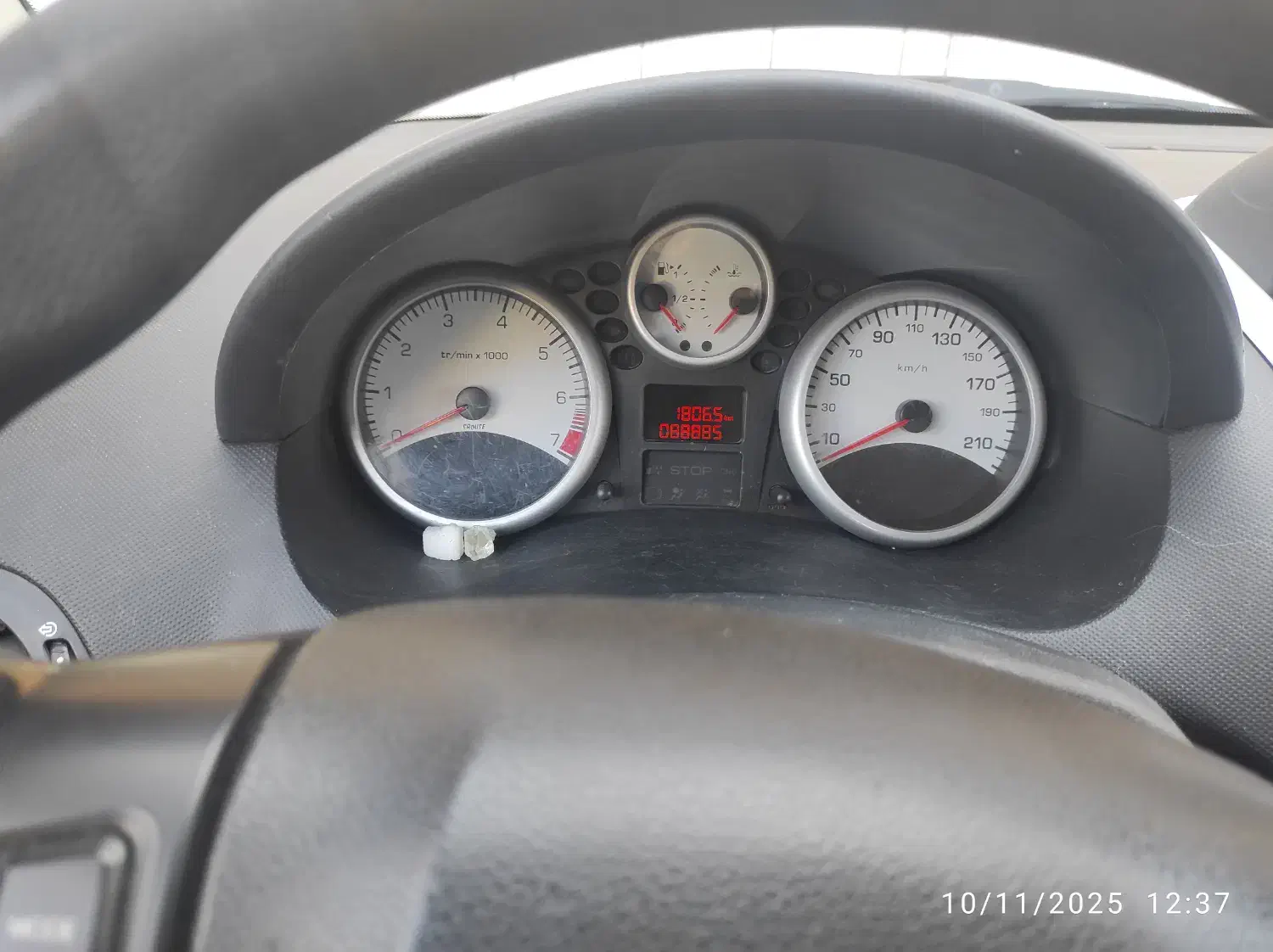 پژو 207 نقره ای مدل 98|خودرو سواری و وانت|اصفهان, کلمان|دیوار