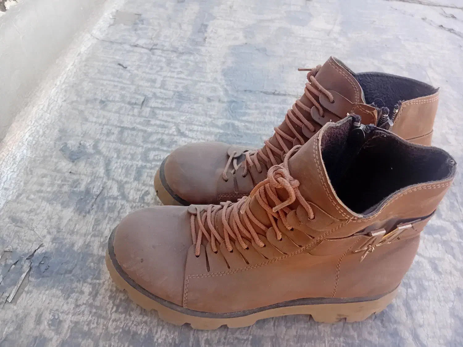 کفش نیم بوت|کیف، کفش، کمربند|نجف‌آباد, منتظری جنوبی|دیوار