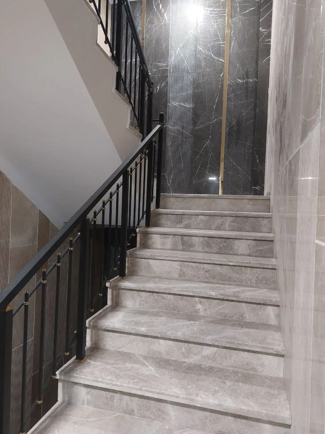 ۱۸۵ متر شرق مرزداران