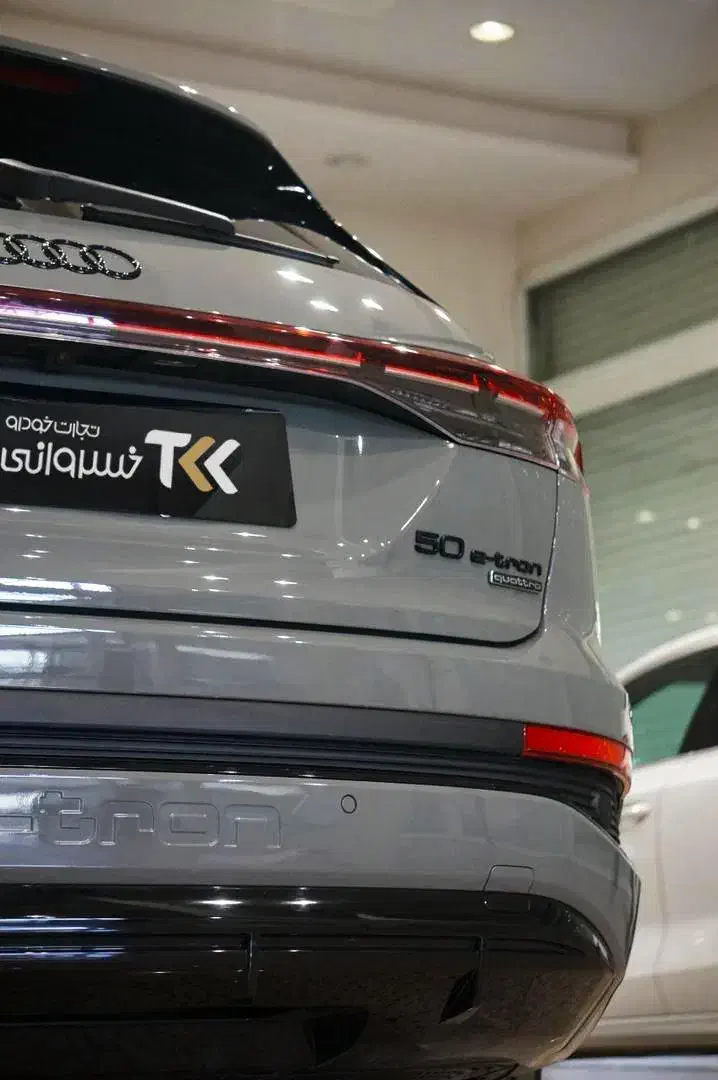 آئودی Q4 e-tron مدل 2025|خودرو سواری و وانت|تهران, حکمت|دیوار