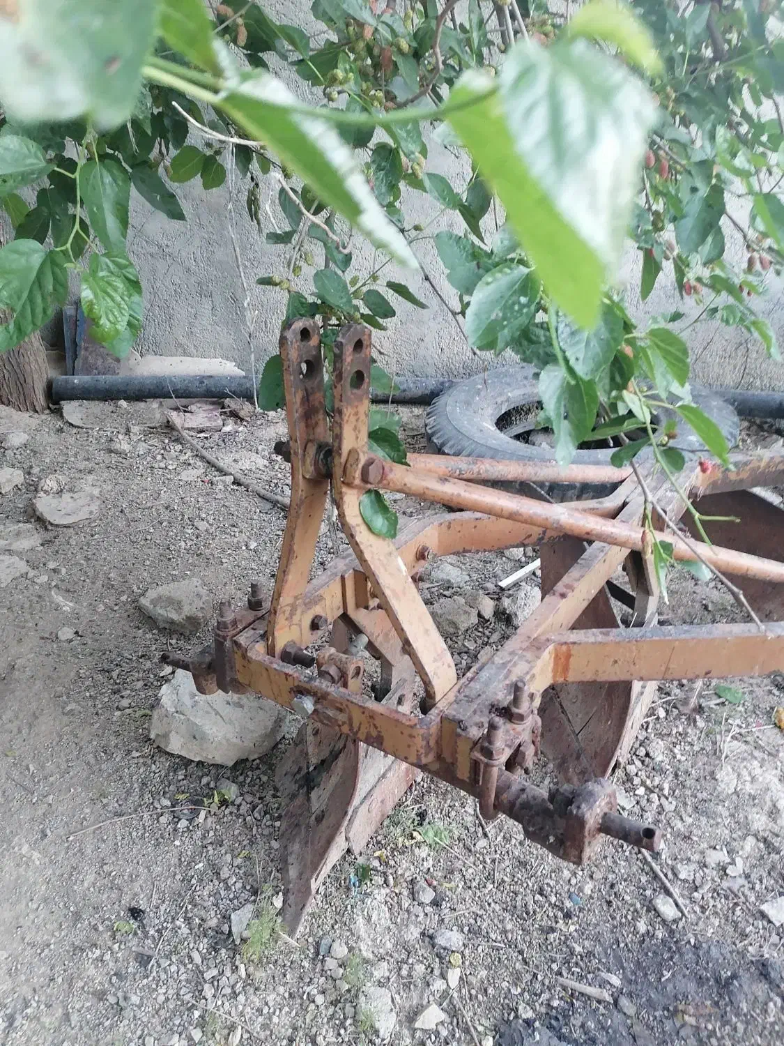 گاو آهن سه خیش فرگوسن سالم|ماشین‌آلات صنعتی|بیلوار, |دیوار