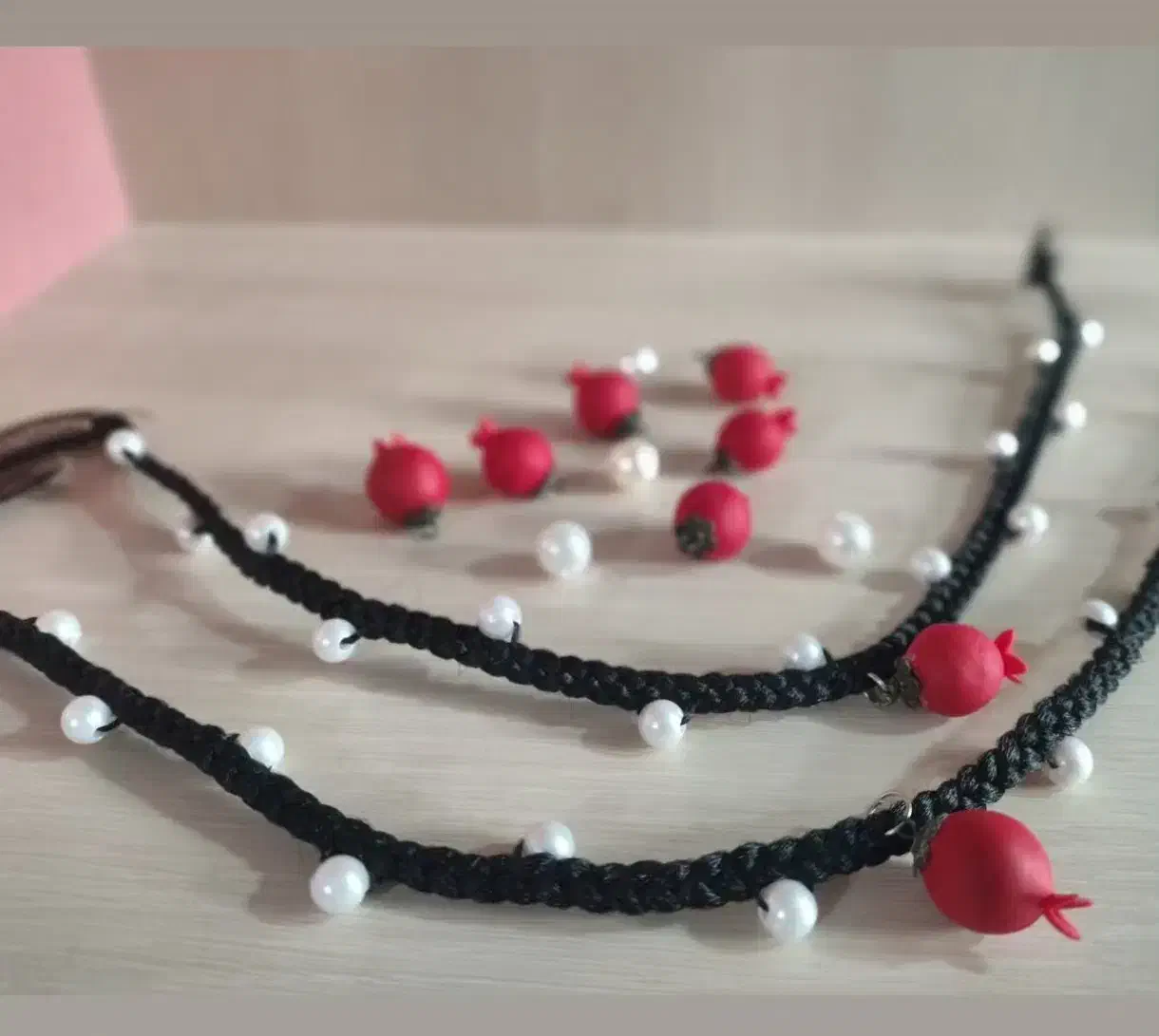 ریسه ی مرواریدی برای تزیین مو|زیورآلات و اکسسوری|فولادشهر, B5|دیوار