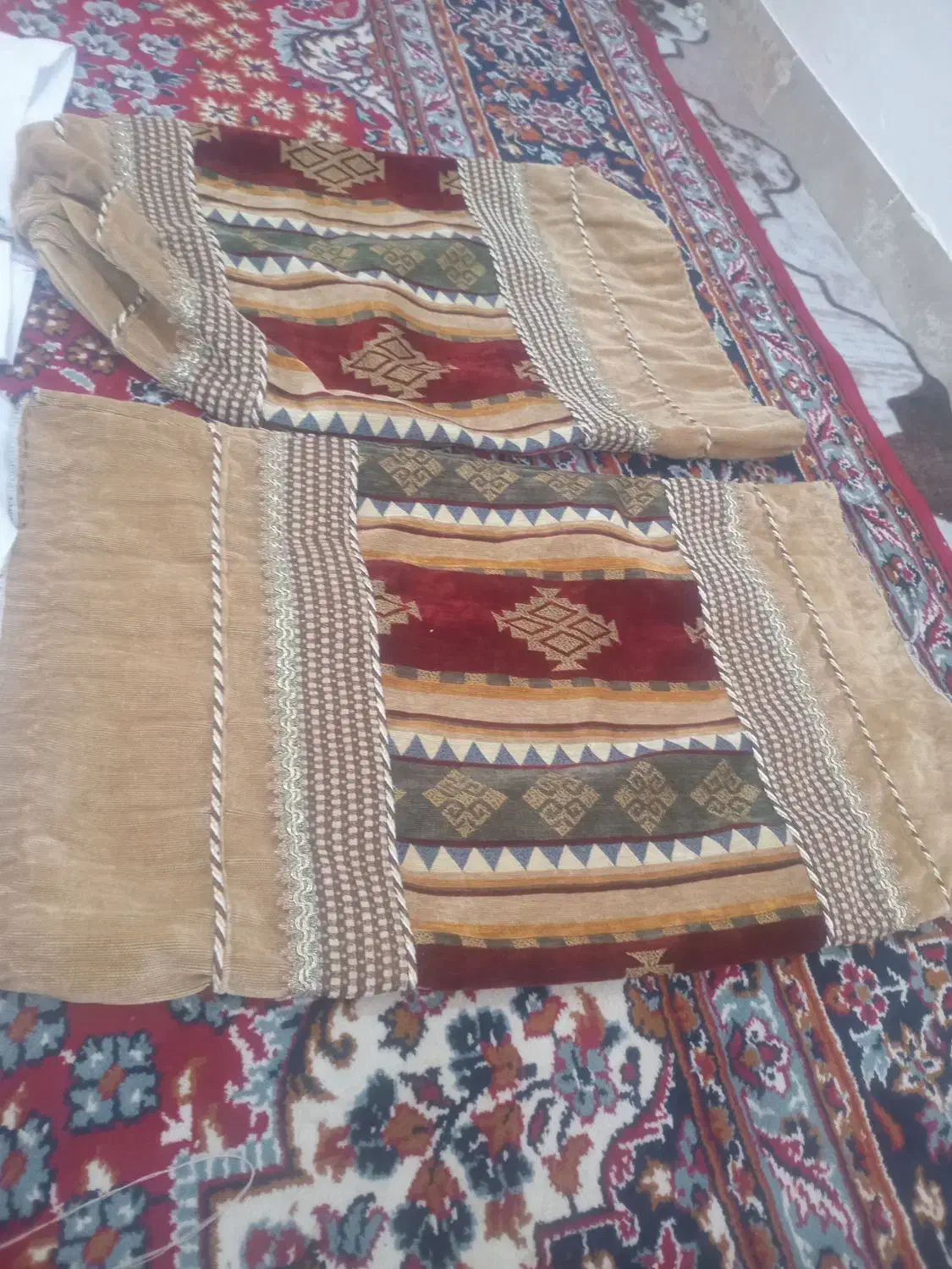 رو بالشتی وگل طبیعی|سرویس روتختی|یاسوج, |دیوار