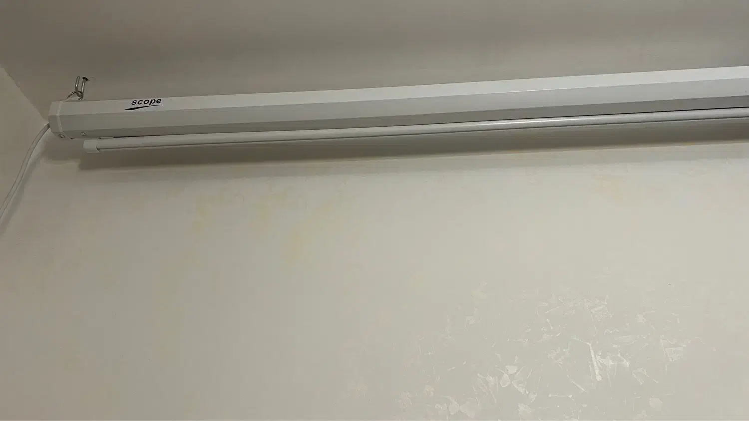 پروژکتور اپسون ژاپن همراه با پرده برقی فقط ۱۵ تومن|تلویزیون و پروژکتور|اصفهان, آبشار|دیوار