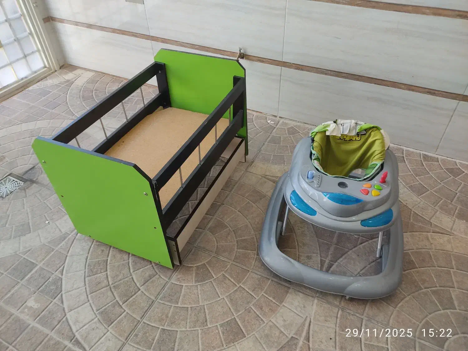 گهواره نوزاد|کالسکه و لوازم جانبی|بروجن, |دیوار