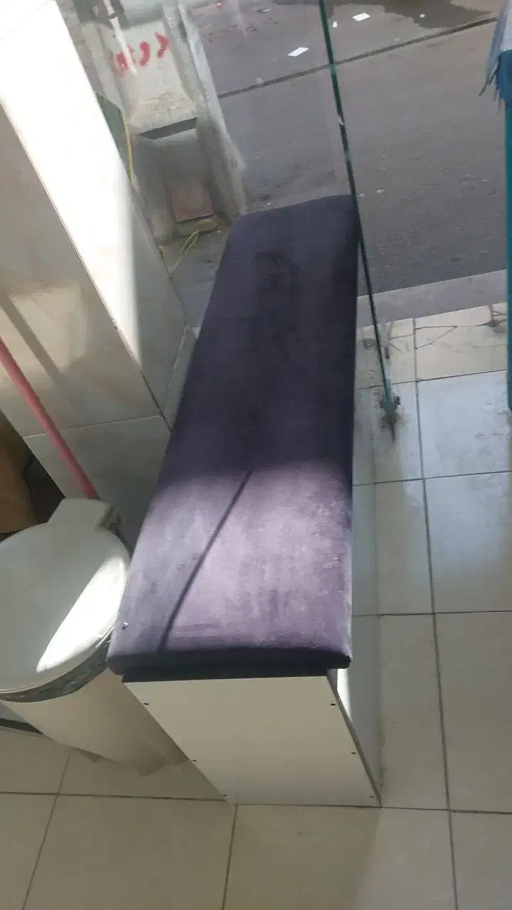 صندلی و آیینه آرایشگری|آرایشگاه و سالنهای زیبایی|پاکدشت, پاکدشت (مامازند)|دیوار