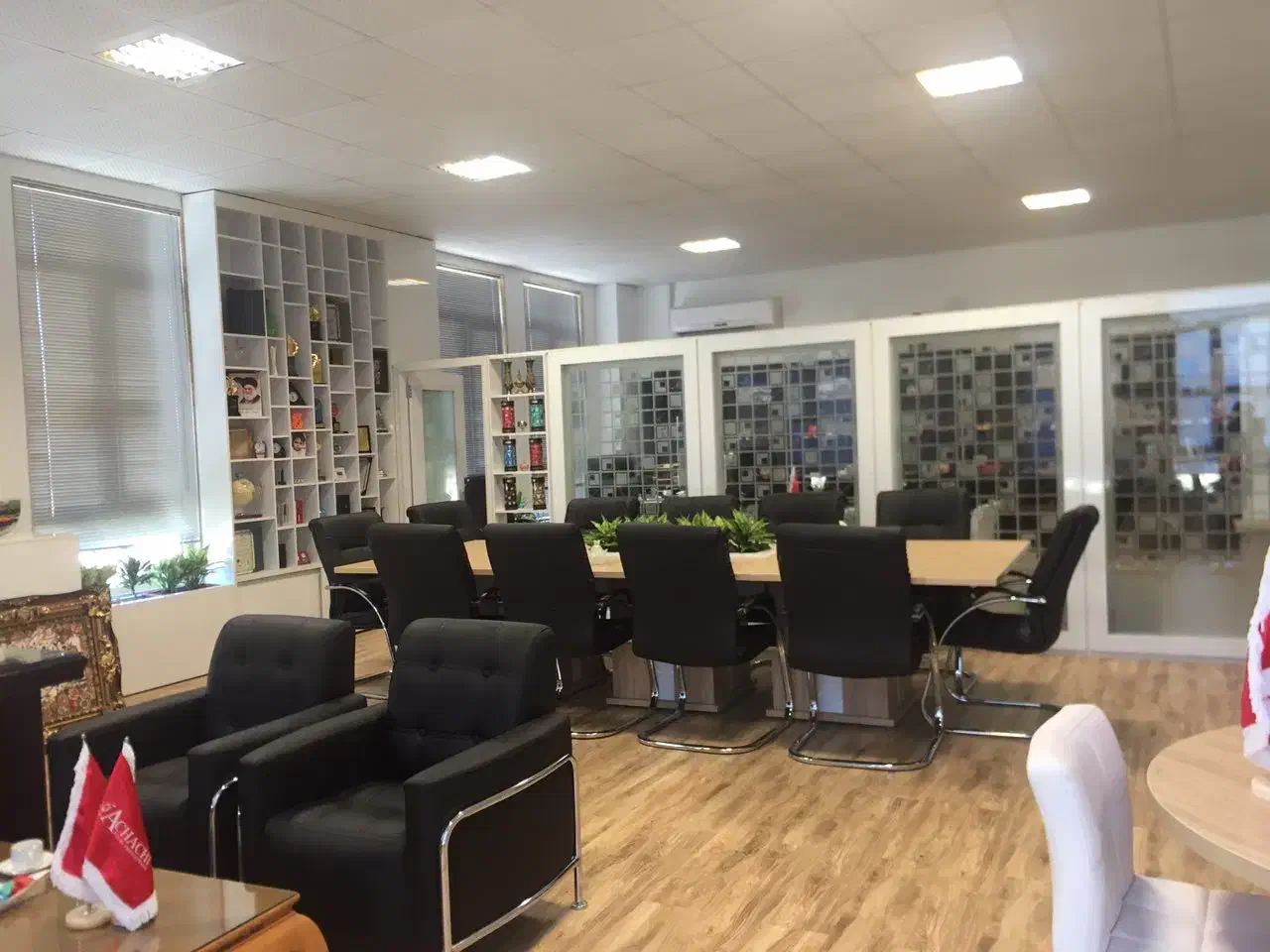 طراحی و اجرای دکوراسیون اداری پارتیشن میز و کمد|خدمات پیشه و مهارت|تهران, طرشت|دیوار