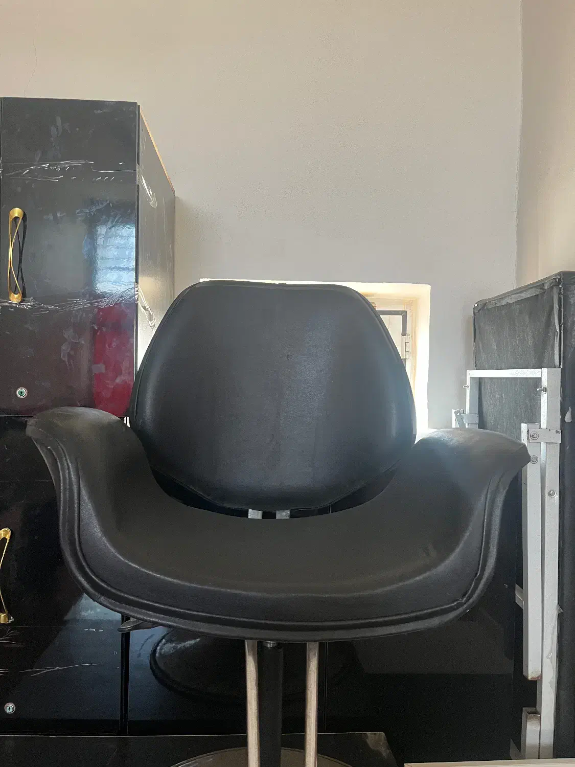 تجهیزات آرایشگاه|آرایشگاه و سالن‌های زیبایی|گنبد کاووس, |دیوار