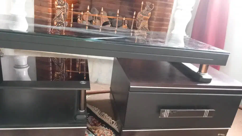 میز تلویزیون خاص و کمیاب|میز تلویزیون|شاهین‌شهر, خانه کارگر|دیوار