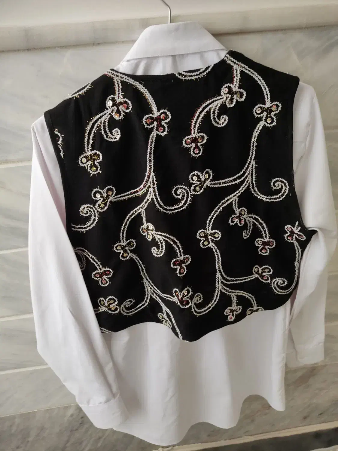 وست|لباس|قم, باغ شریفی|دیوار