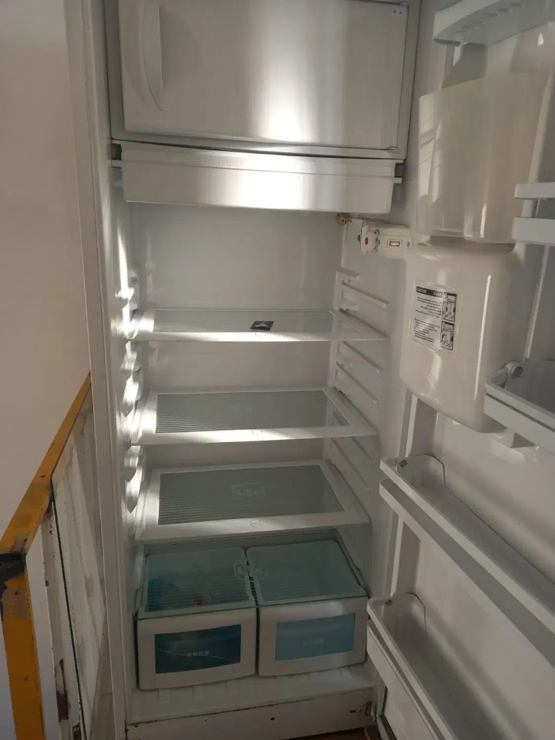 یخچال|یخچال و فریزر|اقبالیه, |دیوار