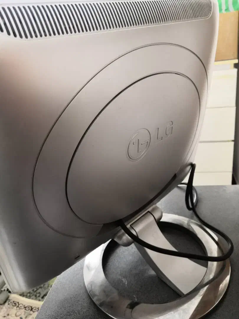 مانیتور ال جی 17 اینچ|قطعات و لوازم جانبی رایانه|پردیس, فاز ۸|دیوار