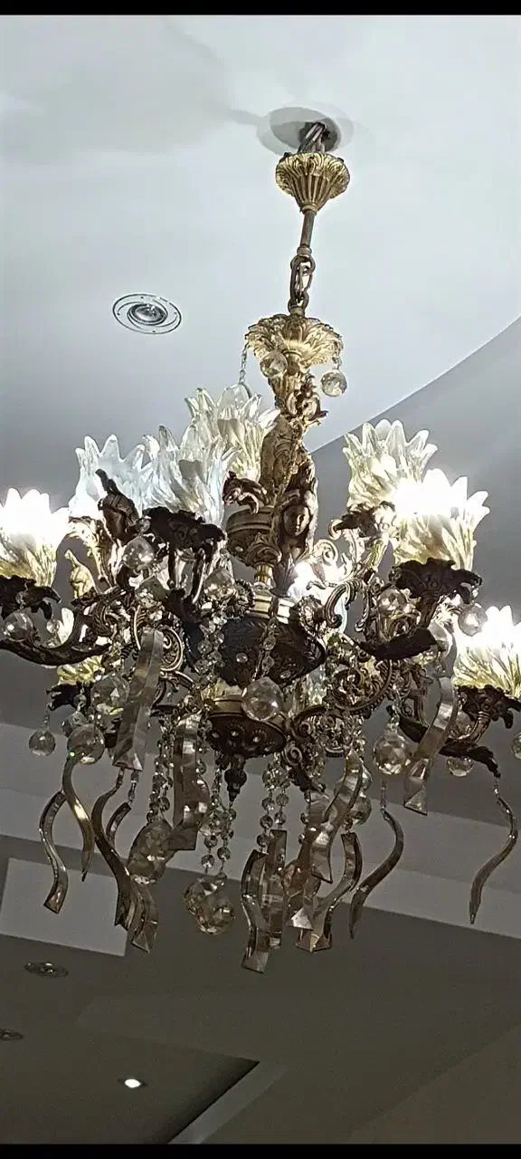 لوستر ۱۲ شاخه ، رنگ آنتیک|لوستر و چراغ آویز|رشت, گلزاران|دیوار