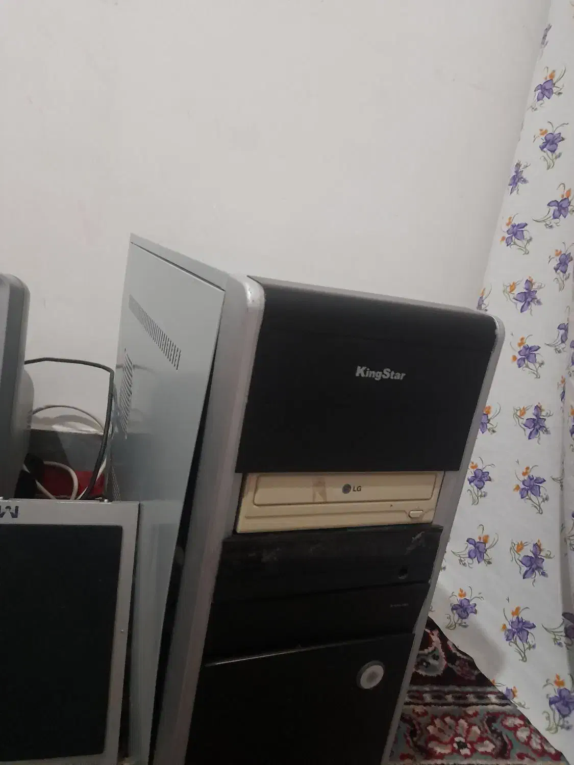 یک عددکامپیوترقدیمی|رایانه رومیزی|اردبیل, |دیوار