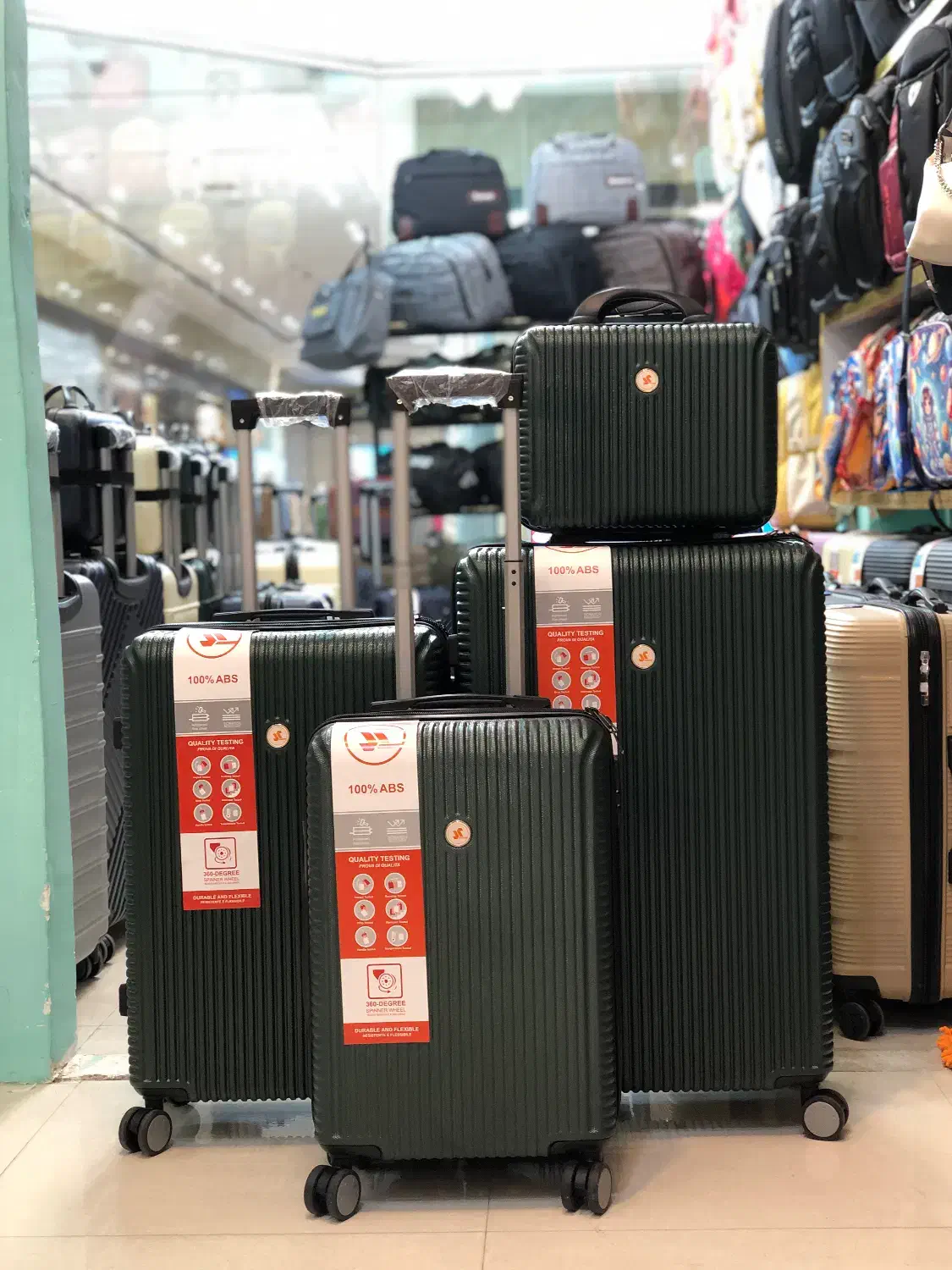 چمدان برندmr(طرح لاین)یک سال ضمانت کتبی نشکن بودن|کیف، کفش، کمربند|مشهد, عیدگاه|دیوار