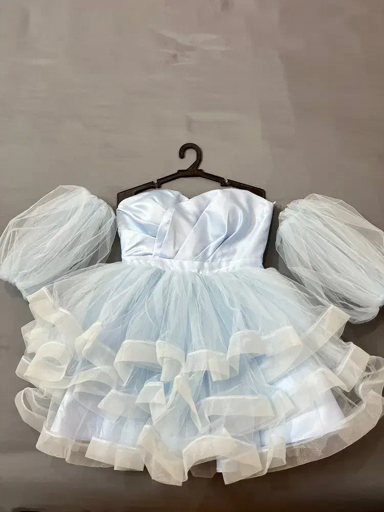 پیراهن کوتاه|لباس|مشهد, پایگاه شکاری|دیوار