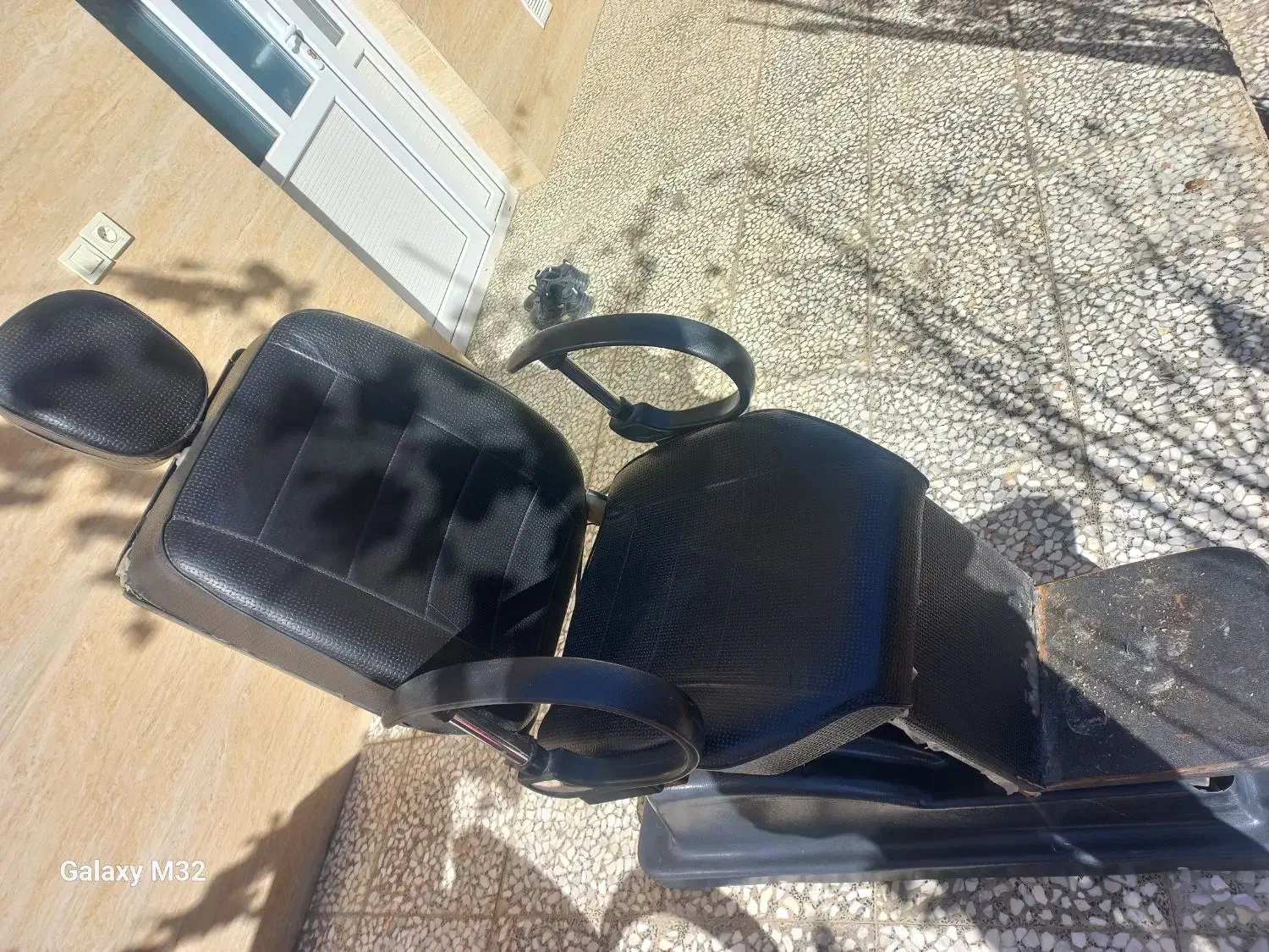 صندلی اصلاح وسرشور آریشگاه|آرایشگاه و سالنهای زیبایی|فامنین, |دیوار