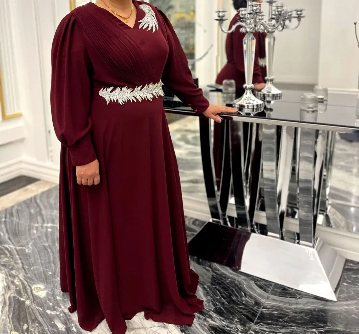 لباس مجلسی|لباس|رباط‌کریم, شترخوار|دیوار