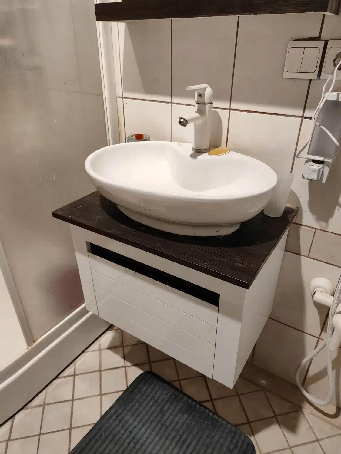 ۲ عدد روشویی و کابینت|لوازم سرویس بهداشتی|شیراز, ارم|دیوار