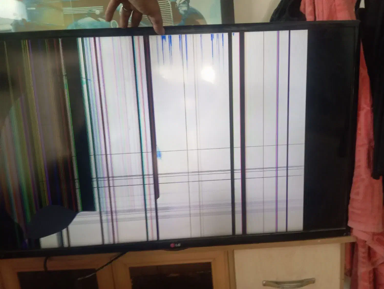 ال سی دی ۴۲|تلویزیون و پروژکتور|ری, شهادت|دیوار