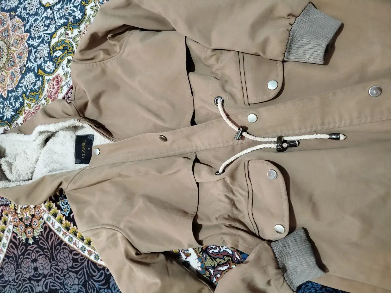 پالتو|لباس|گرگان, |دیوار