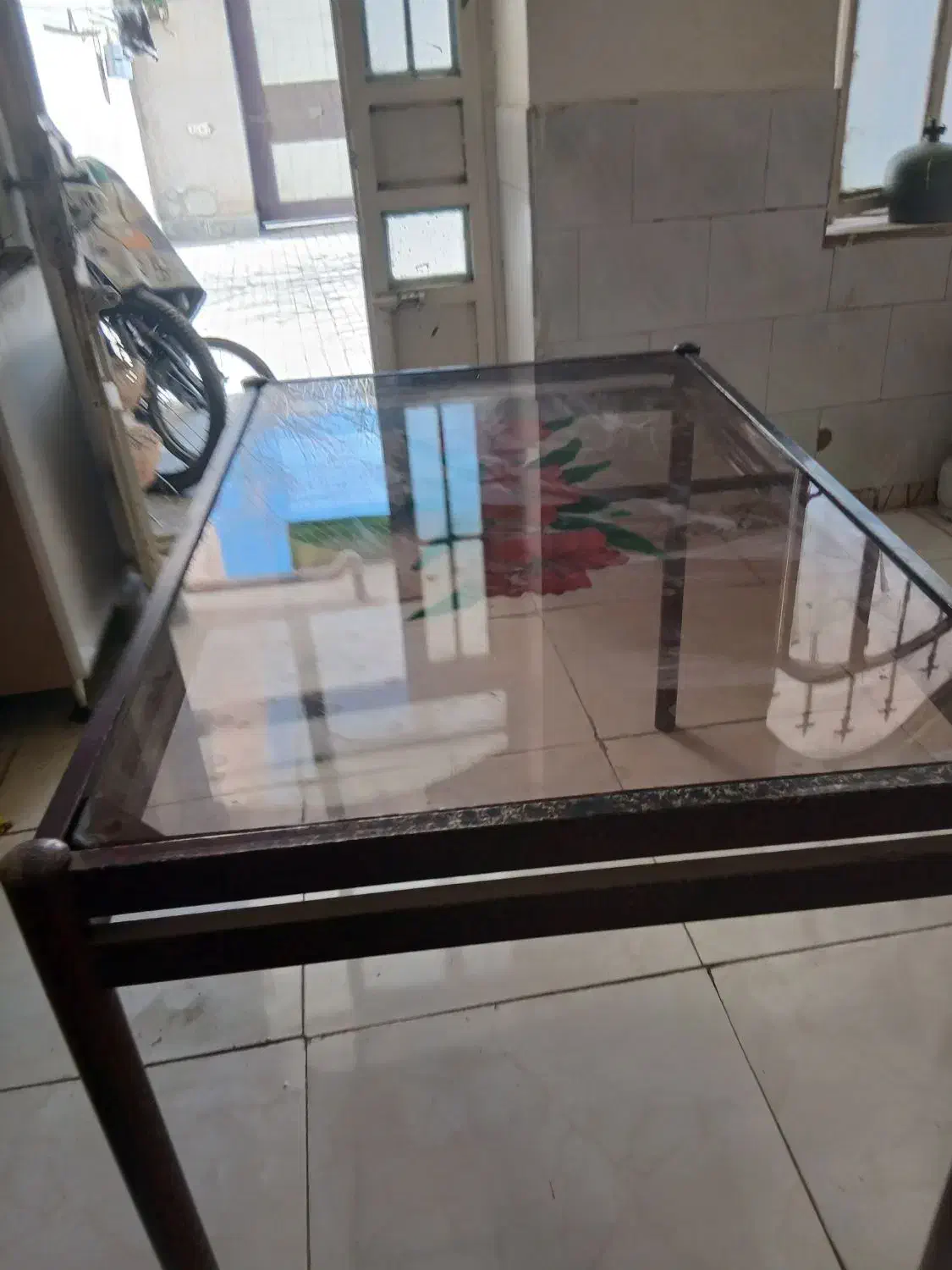 یک عدد میز|میز و صندلی غذاخوری|نیشابور, گنبد سبز|دیوار