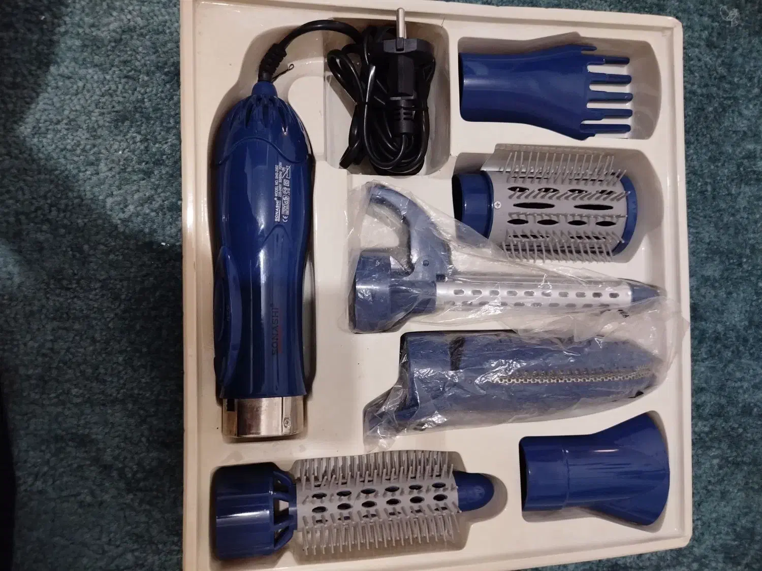 سشوار با تمام تجهیزات|آرایشی، بهداشتی، درمانی|رضوانشهر, |دیوار