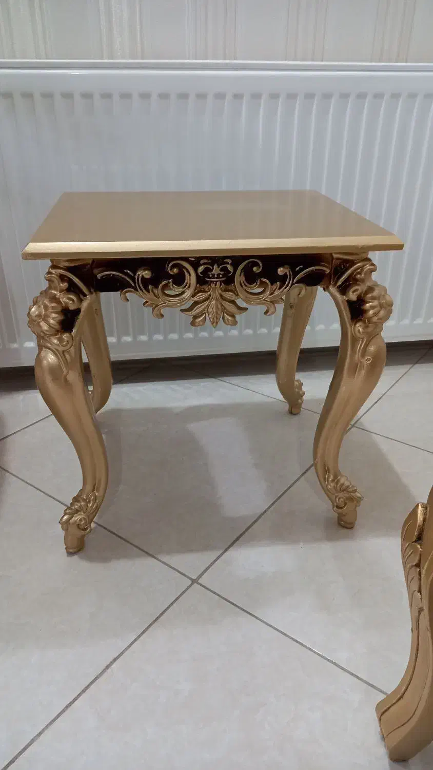 فروش فوری مبل سلطنتی۹نفره بسیار تمیز همراه۳میزعسلی|مبلمان خانگی و میز عسلی|بیرجند, |دیوار