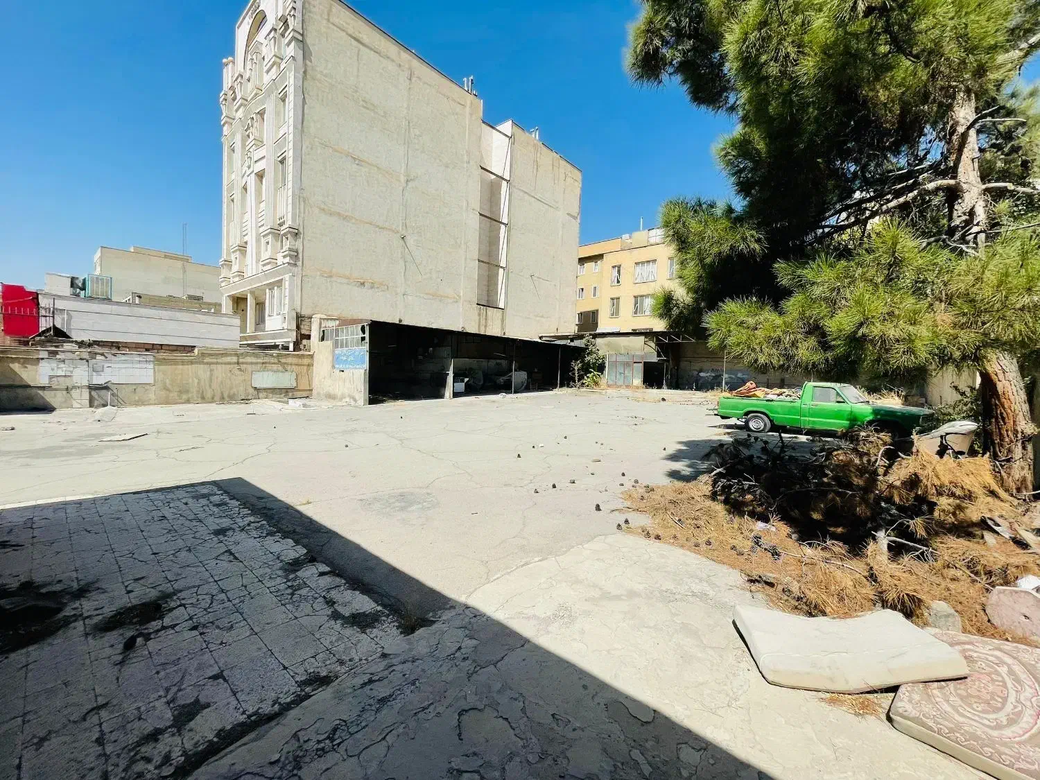 هزار متر زمین تجاری اداری مسکونی بر فرجام|فروش زمین و ملک کلنگی|تهران, علم و صنعت|دیوار