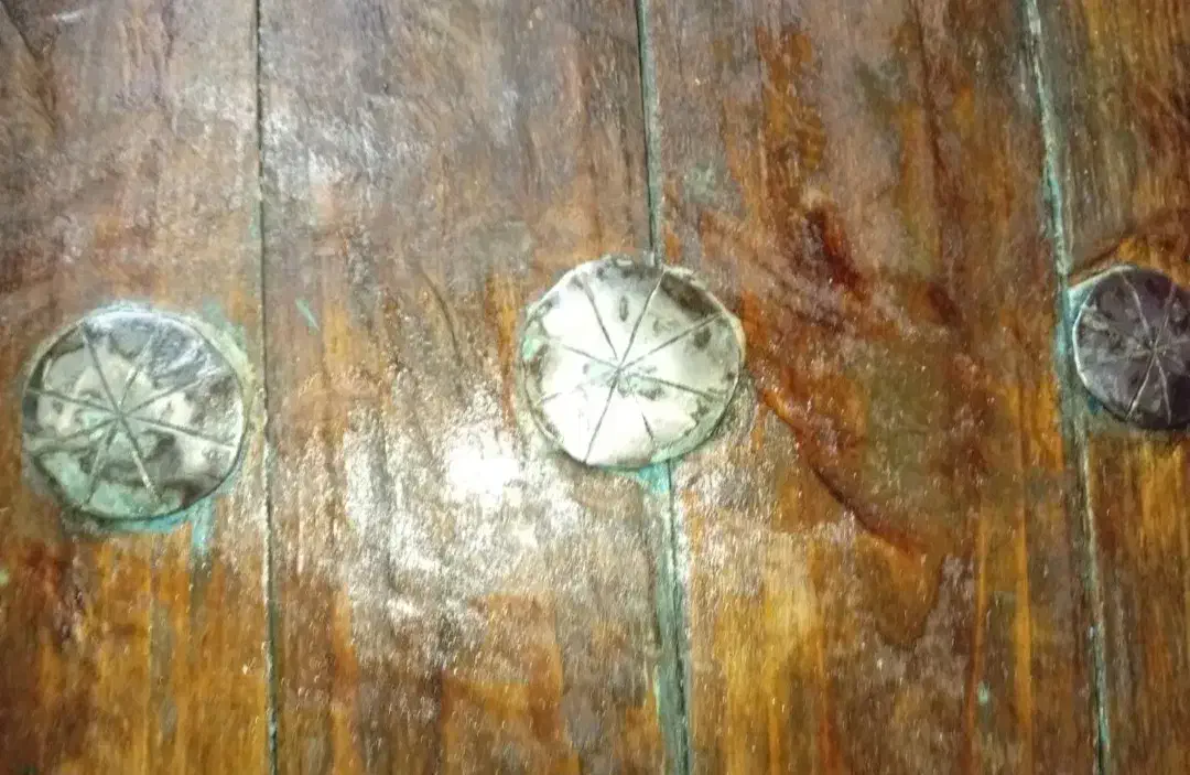 درب چوبی قدیمی|کلکسیون اشیاء عتیقه|شیراز, فرهنگیان|دیوار