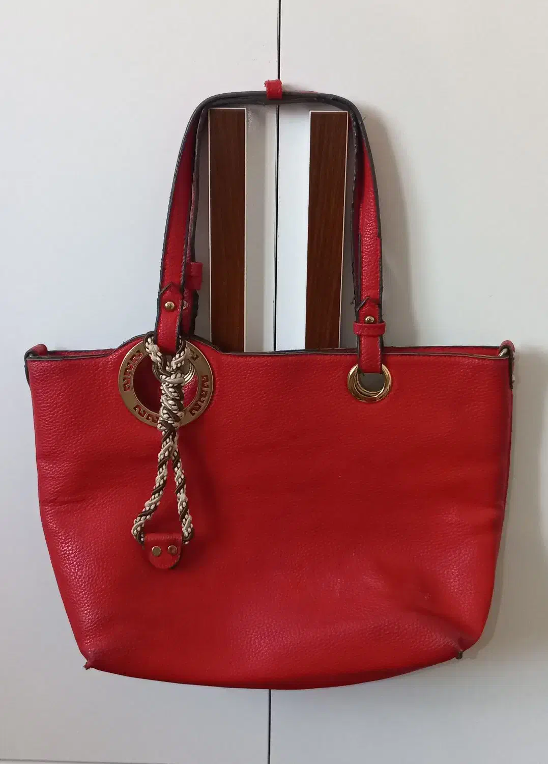 لباس و کفش و کیف|لباس|هشتگرد, فاز ۱ مهستان|دیوار