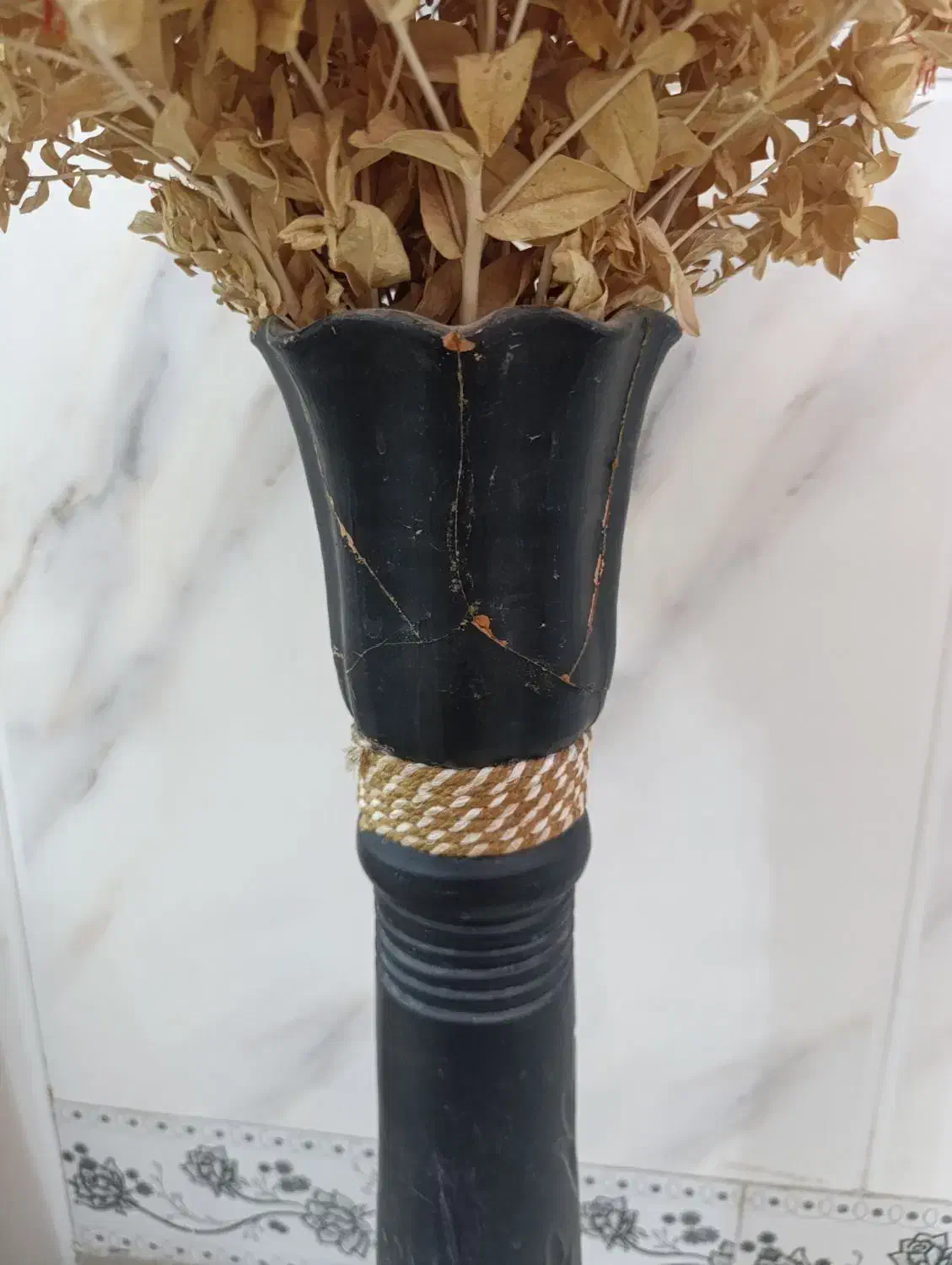 گلدان طلایی و سفالی|گل و گیاه طبیعی|قم, زاد|دیوار