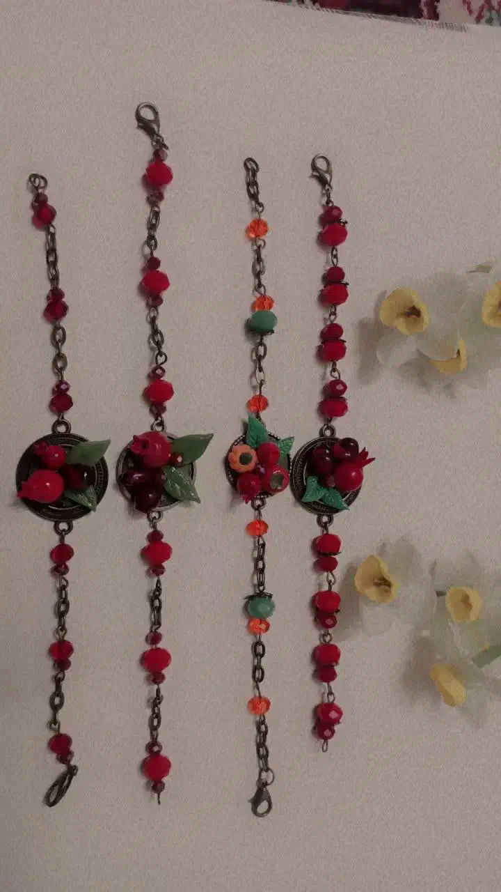 گردن اویز  و دستبند به مناسبت شب یلدا|بدلیجات|میبد, |دیوار