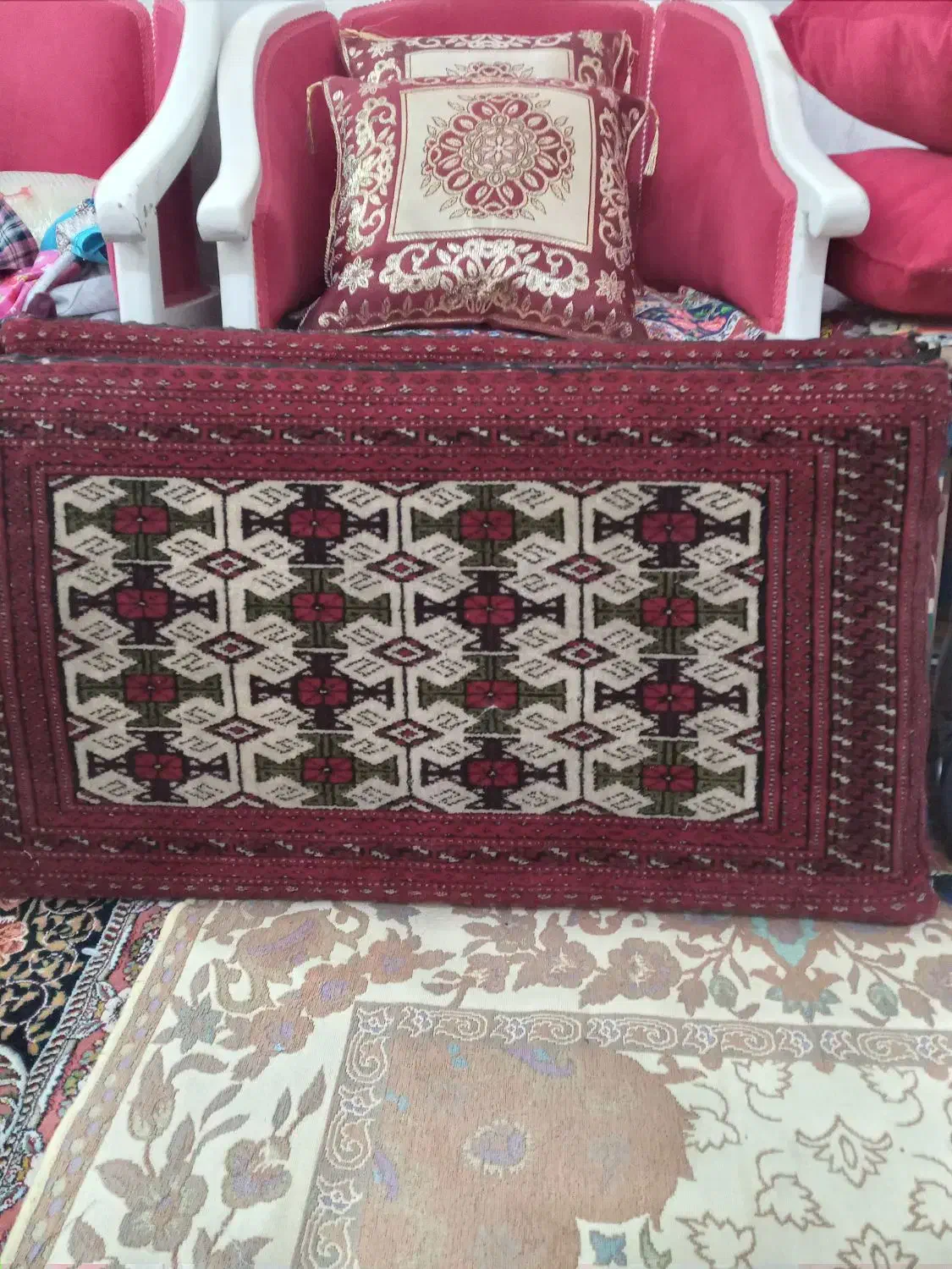 پشتی دست بافت|پشتی|مشهد, ایثارگران|دیوار