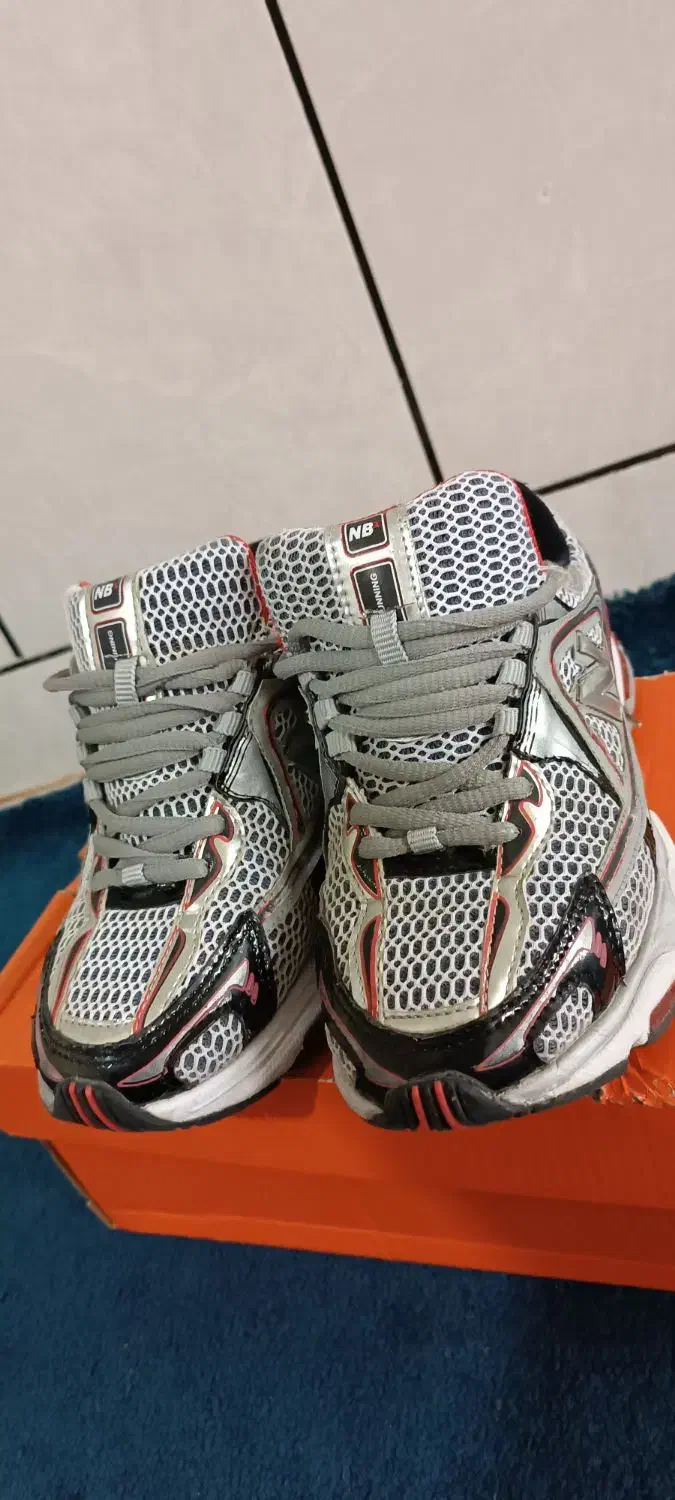 کفش نیوبالانس|کیف، کفش، کمربند|مرودشت, استادیوم|دیوار