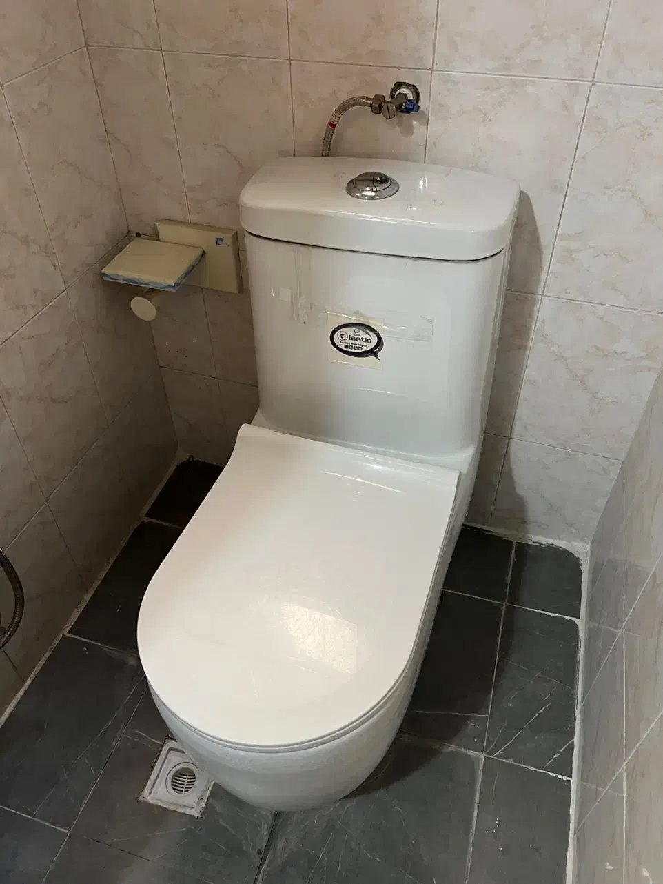 توالت فرنگی ایسانیس با درب خارجی|لوازم سرویس بهداشتی|تهران, حشمتیه|دیوار