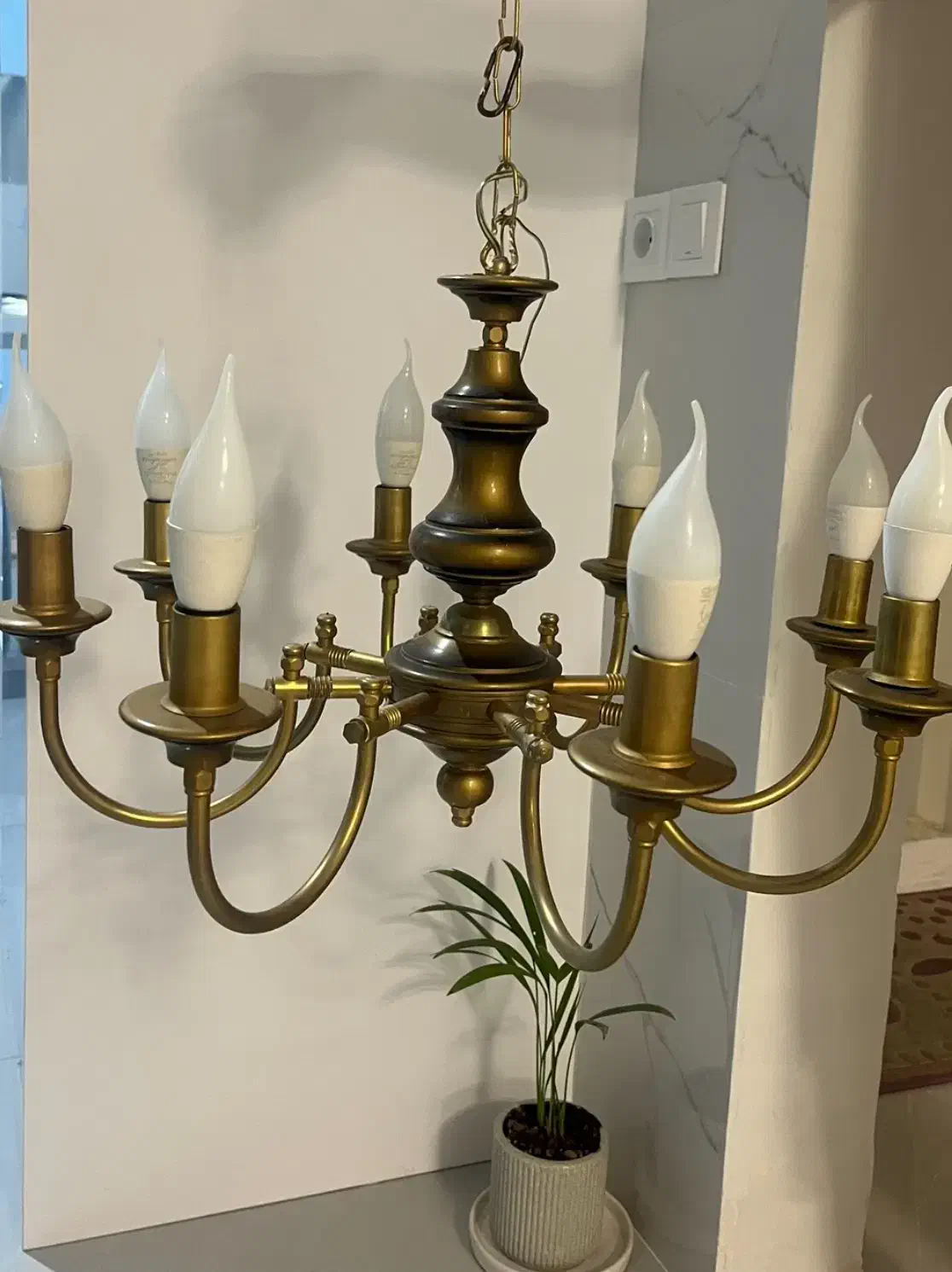 لوستر هشت شاخه برنجی|لوستر و چراغ آویز|تهران, اختیاریه|دیوار