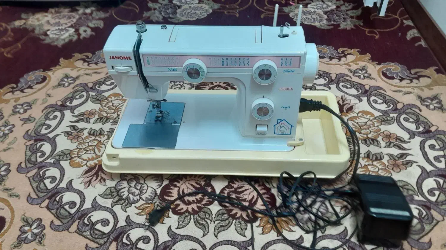 چرخ خیاطی ژانومه درحد نو|چرخ خیاطی و ریسندگی|گنبد کاووس, |دیوار