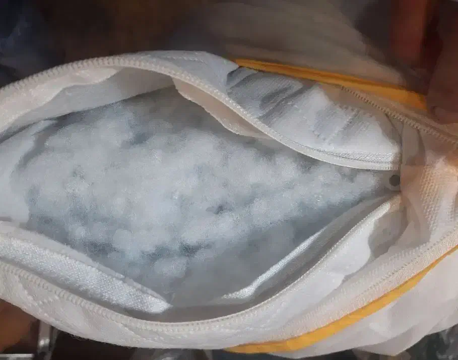 بالش و روبالشتی|رختخواب، بالش، پتو|بومهن, |دیوار