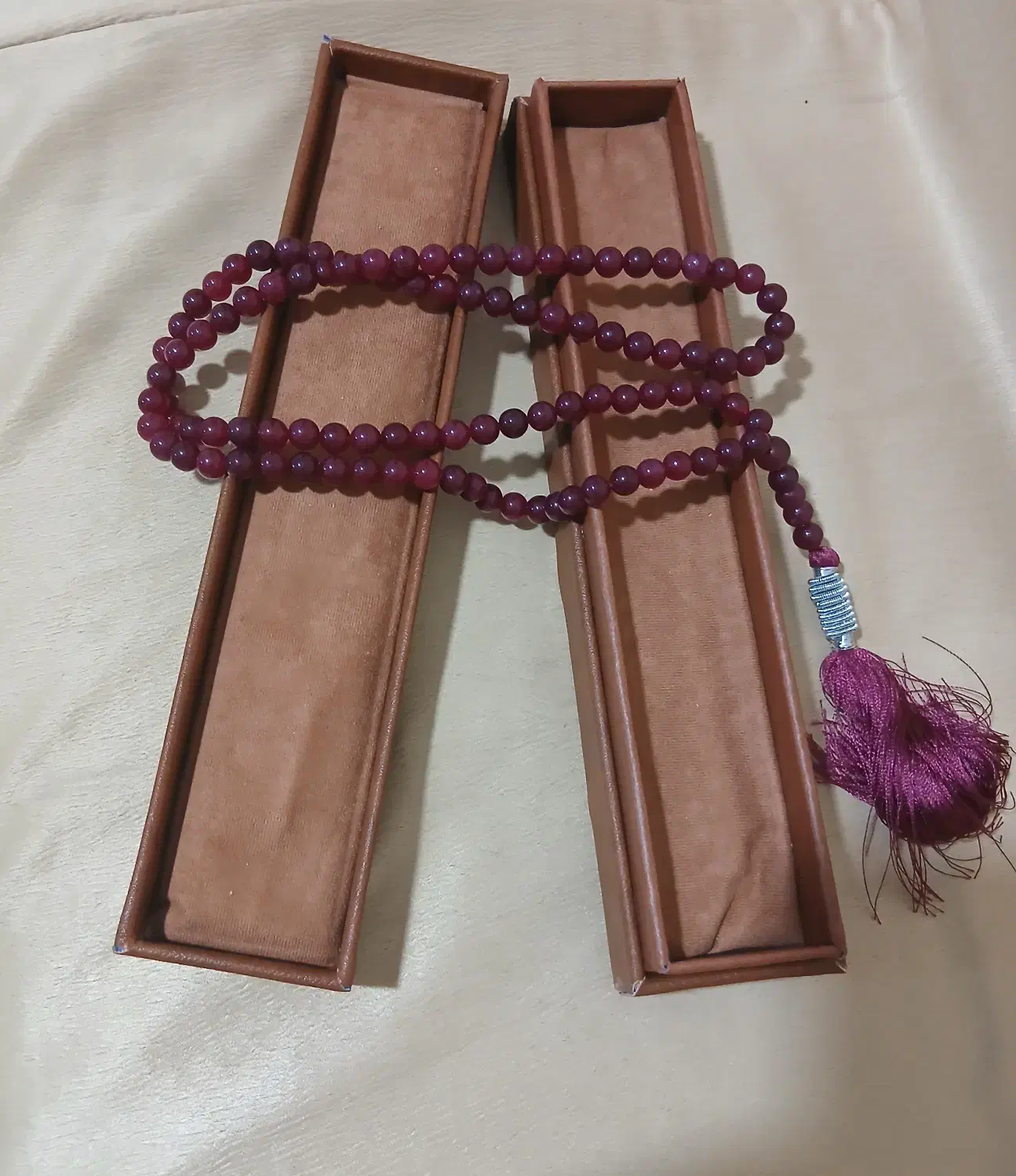 تسبیح یاقوت|جواهرات|گنبد کاووس, |دیوار