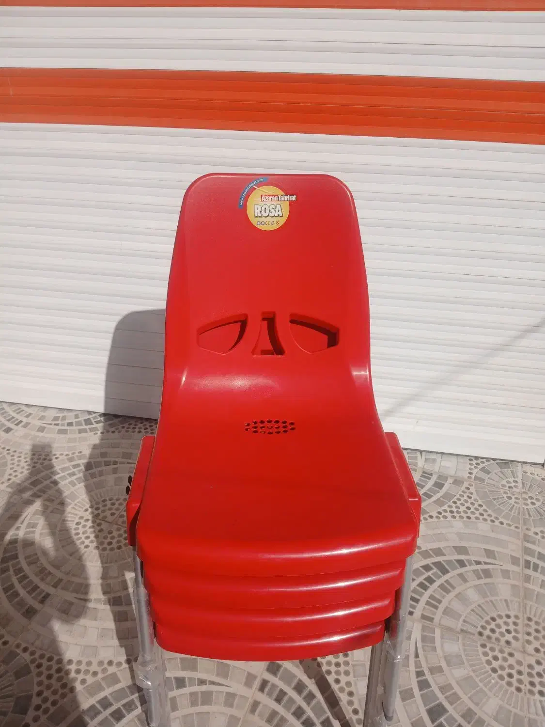 8 صندلی انتظار مشکی و قرمز و یک عدد گل میز بزرگ|دفتر کار|رامهرمز, |دیوار