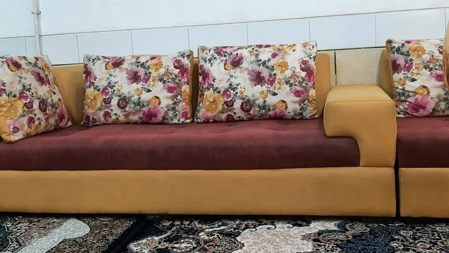 مبلمان ۱۰نفره بسیار نو و راحت|مبلمان خانگی و میز عسلی|لنجان, |دیوار