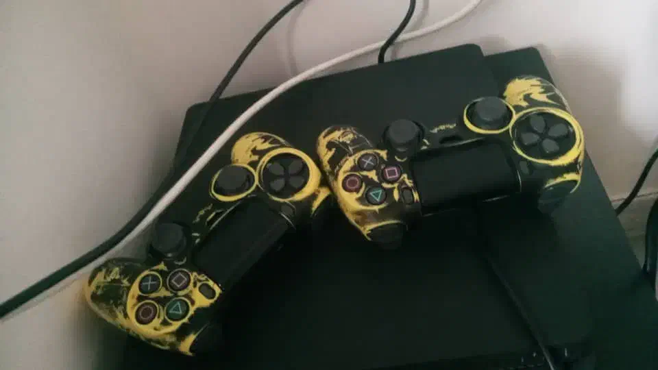 ps4 slim 1 T|کنسول، بازی ویدئویی و آنلاین|صومعه‌سرا, |دیوار